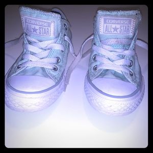 Girls converse